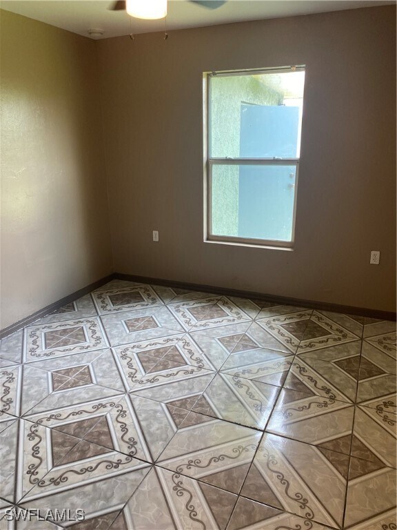 Foto del edificio - 3217 Sunshine Blvd N