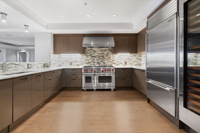 Foto del edificio - Ritz Carlton Residences - Two Story Penthouse Unit!