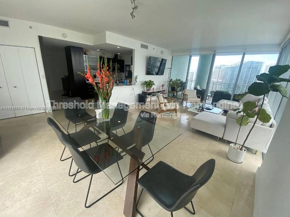 Foto principal - 90 SW 3rd St