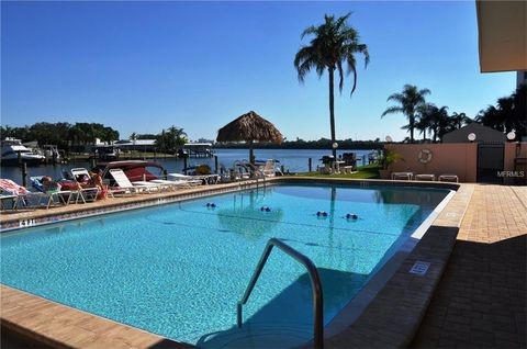 Piscina y vista a la bahía - 51 Island Way