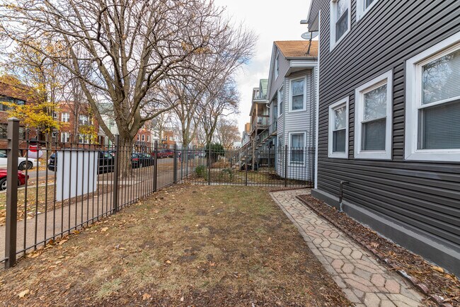 Building Photo - 2923 N Avers Ave