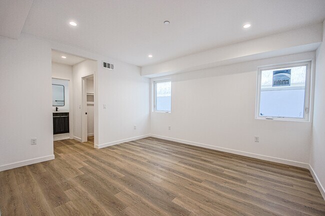 Foto del edificio - 5235 Satsuma Ave