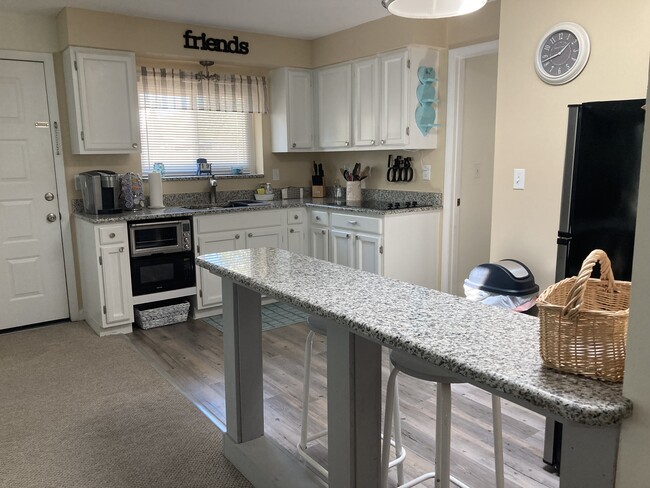 Kitchen - 171 Diane Cir