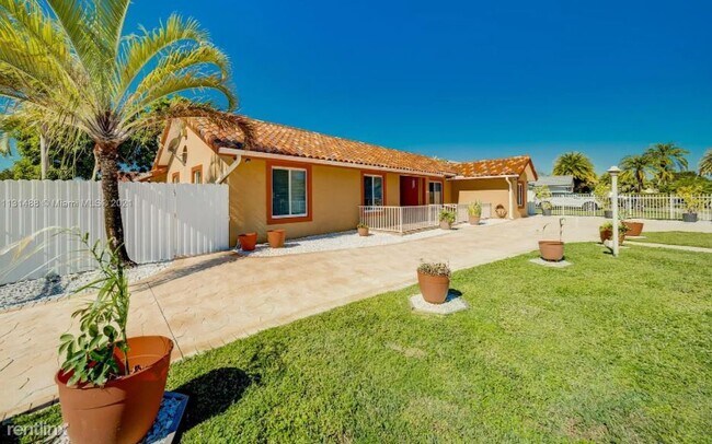 Building Photo - 4 br, 3 bath House - 4330 SW 143rd Ave