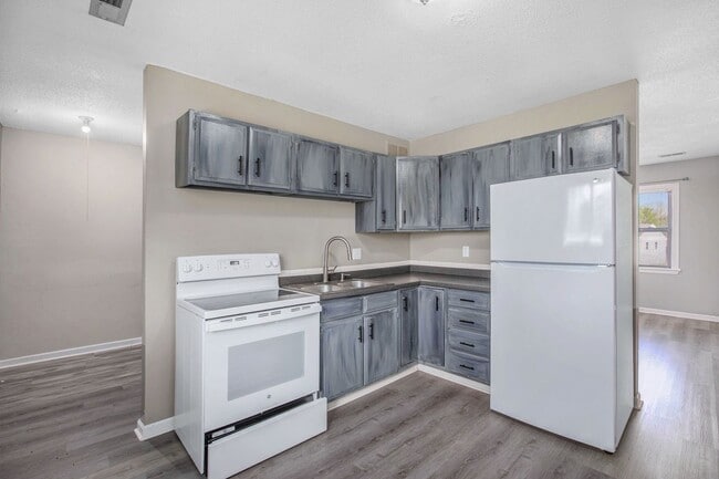 Building Photo - Beautiful 2-bedroom Duplex in the heart of...