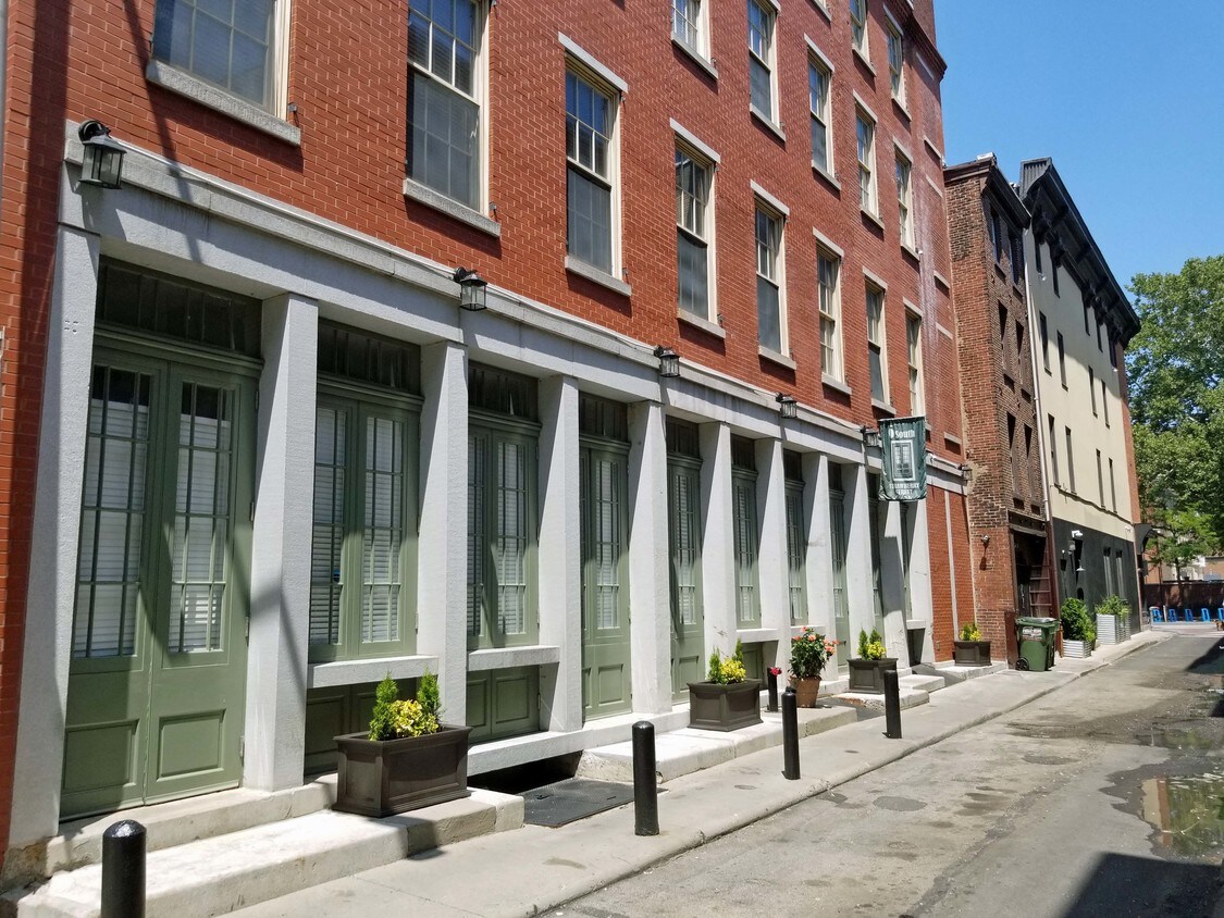 6 Strawberry St Unit 11, Philadelphia, PA 19106 Condo for Rent in