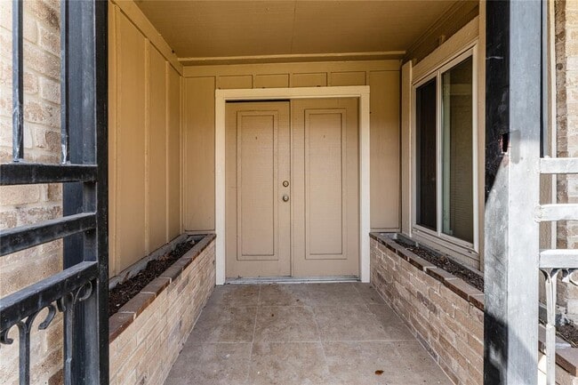 Building Photo - 11614 Village Pl Dr