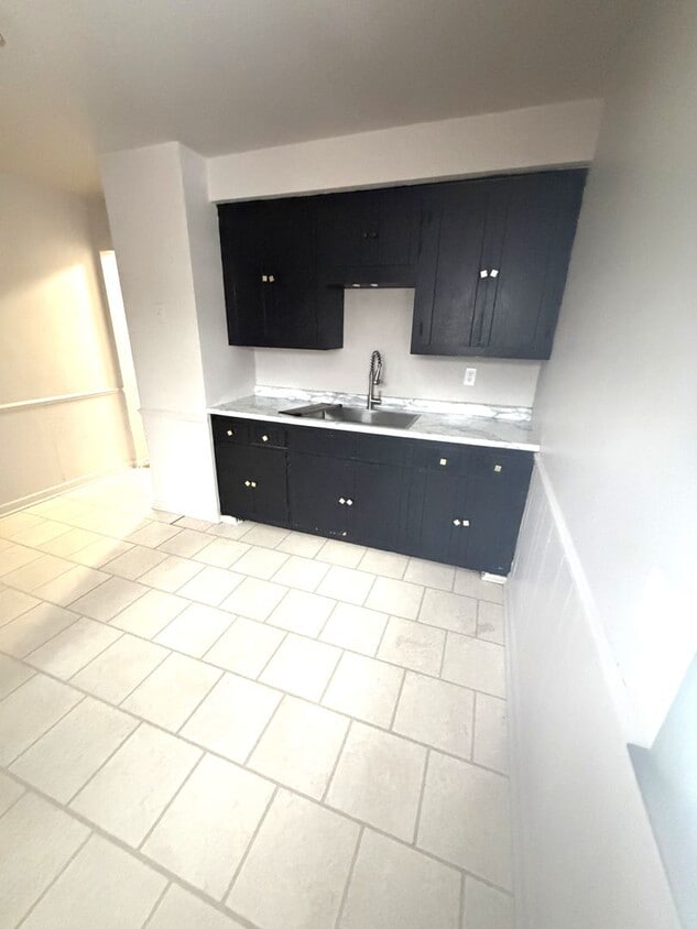 Primary Photo - 2-bedroom Single Family - Available now!