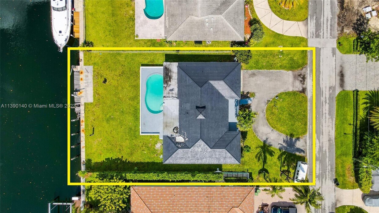 Primary Photo - 425 Tamarind Dr