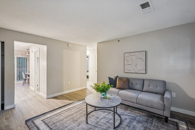 Foto del edificio - 2705 Kenridge Pkwy
