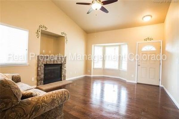 Foto del edificio - Stunning 4 Bedroom ranch style home