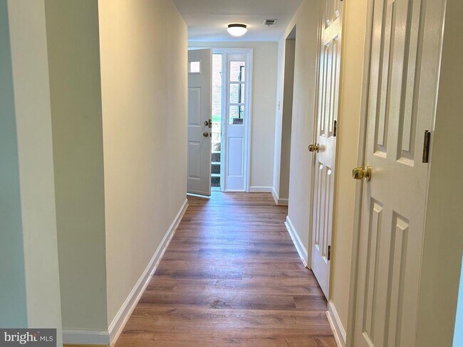 Building Photo - 136 Fairfield Dr