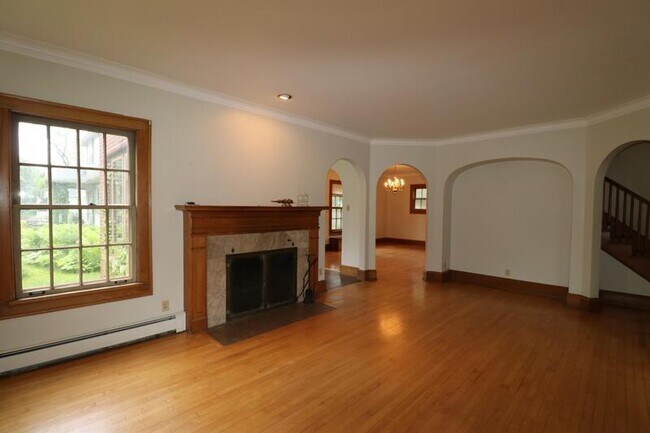 Building Photo - 2329 N 5th St