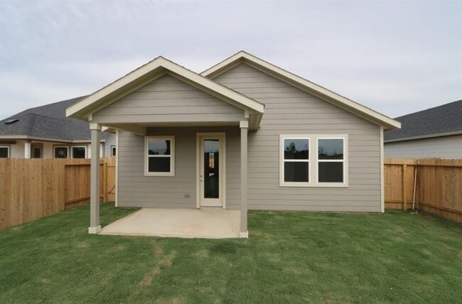 Building Photo - 7126 Clearwater Cv Dr