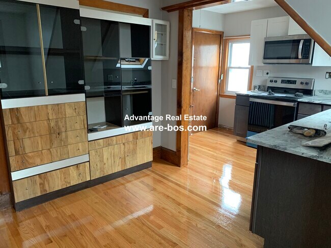 Building Photo - 81 Litchfield St