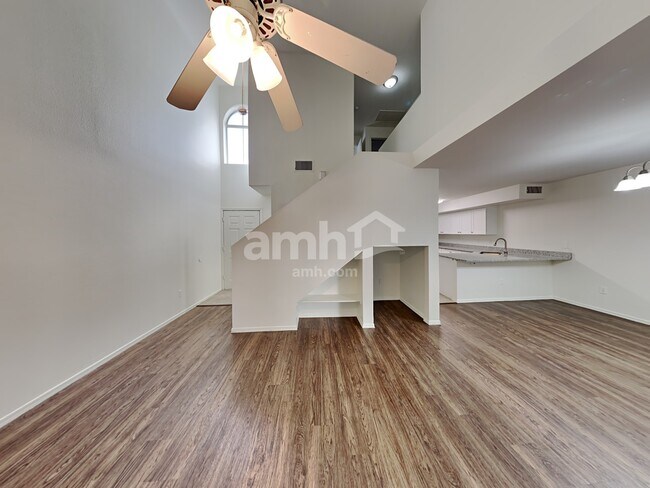 Foto del edificio - 1063 W Sandy Banks