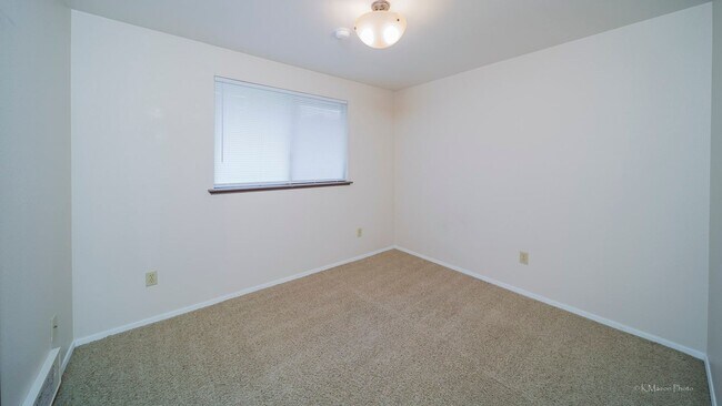 Building Photo - Cozy Rambler 3bed 2bath with Fully Fenced ...