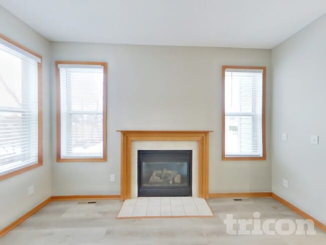 Building Photo - 9049 Garland Ln N