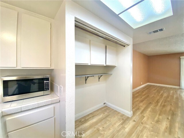Building Photo - 1180 Las Lomas Dr