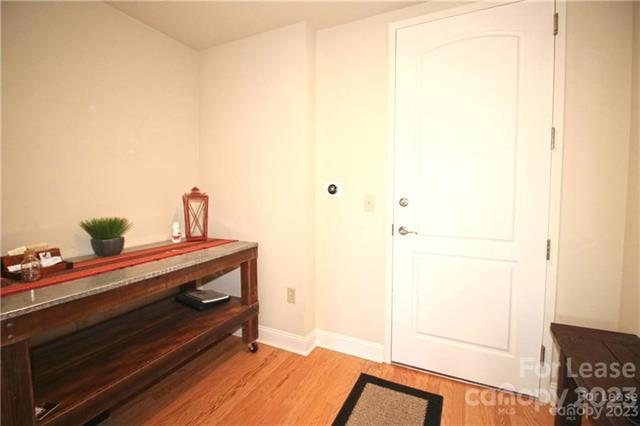 Building Photo - 701 Royal Ct