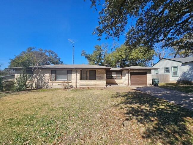 Foto del edificio - PRICE DROP!!! AVAILABLE NOW!