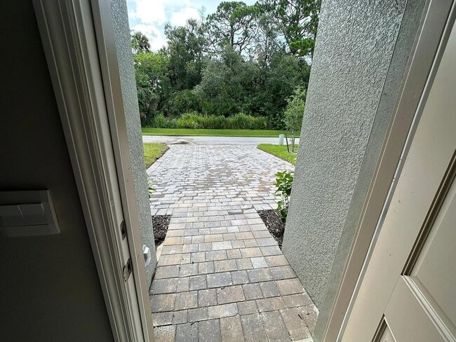 Foto del edificio - 826 Friendship Cir