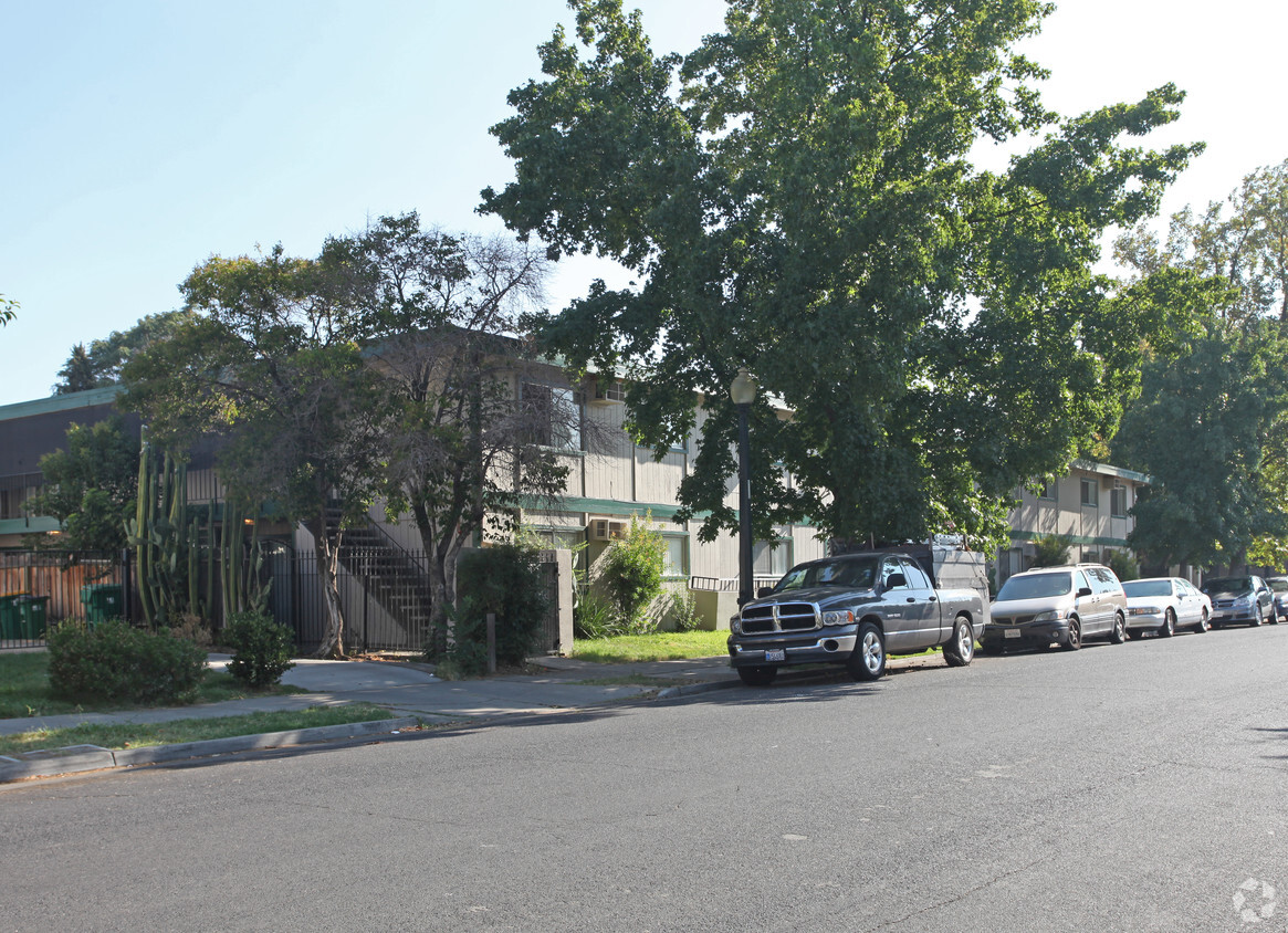 Primary Photo - Claremont Manor Apartments