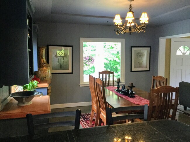 comedor abierto a la cocina & sala de estar - 5112 SE Aldercrest Rd