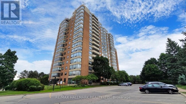 Building Photo - 7601-7601 Bathurst St