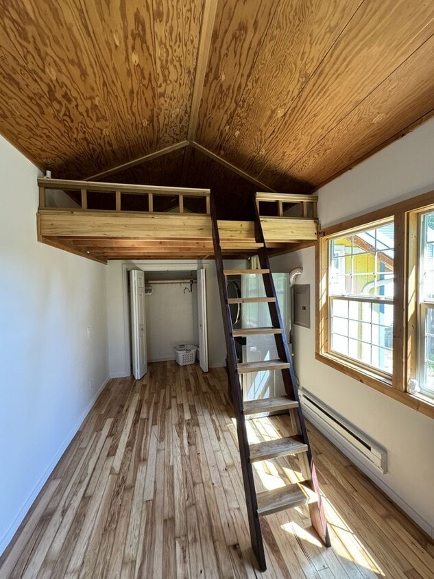 Primary Photo - Quaint Studio Loft
