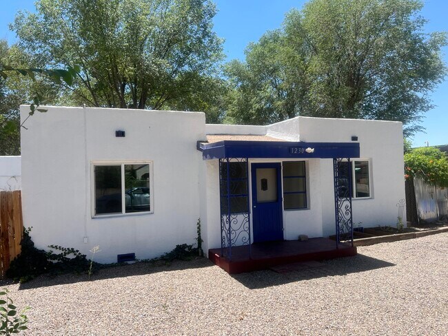 Foto del edificio - 1230 Montrose Pl SW