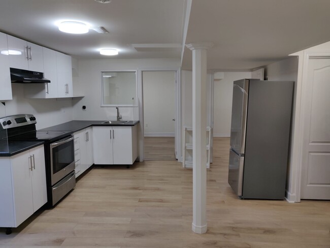 Building Photo - 766 Queensbridge Dr