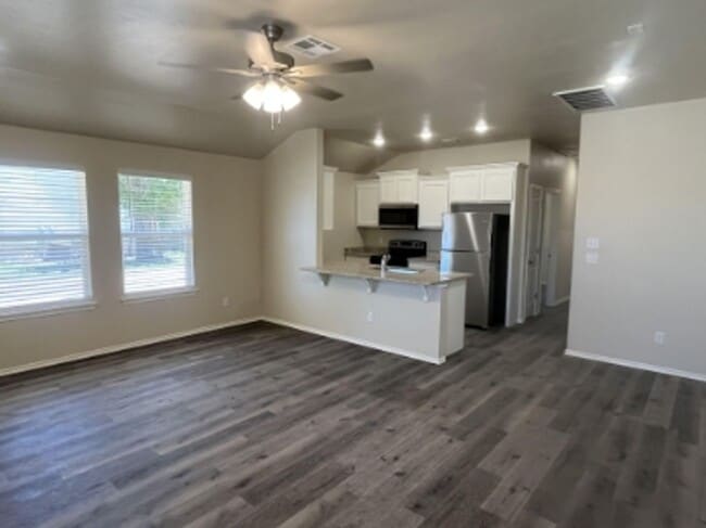 Building Photo - New 2-Bed, 2-Bath Duplex in Chickasha – Move-In Ready!