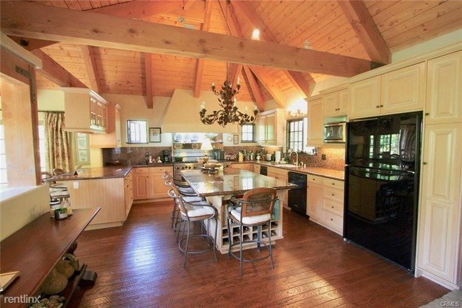 Building Photo - 4 br, 4 bath House - 2917 N Poinsettia Ave