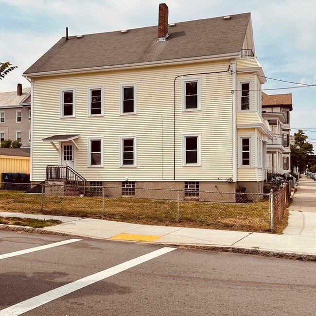 Building Photo - 21 Page St