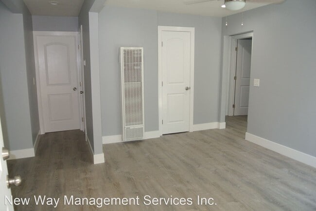 Building Photo - 2220 S Crest Ave