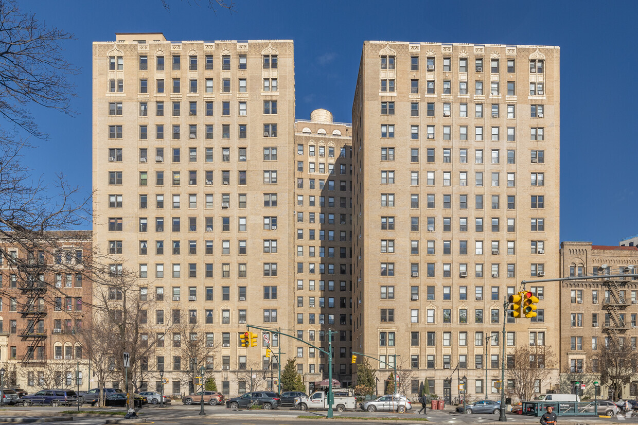 135 Eastern Pkwy - Turner Towers