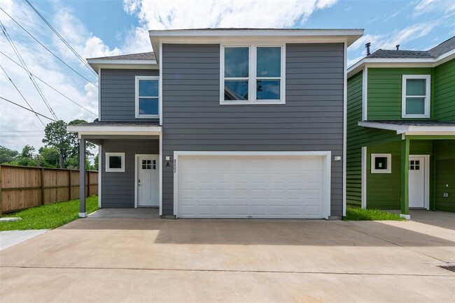 Foto del edificio - 8202 Homewood Ln