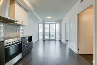 Building Photo - 125 Redpath Ave