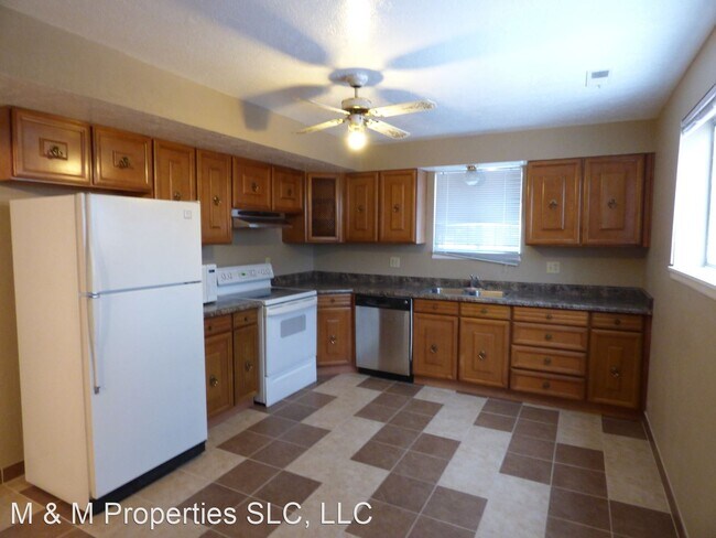 Building Photo - 326 E Sunset Ave