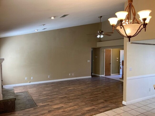 Building Photo - Charming North Merced Home 3 beds 2 baths