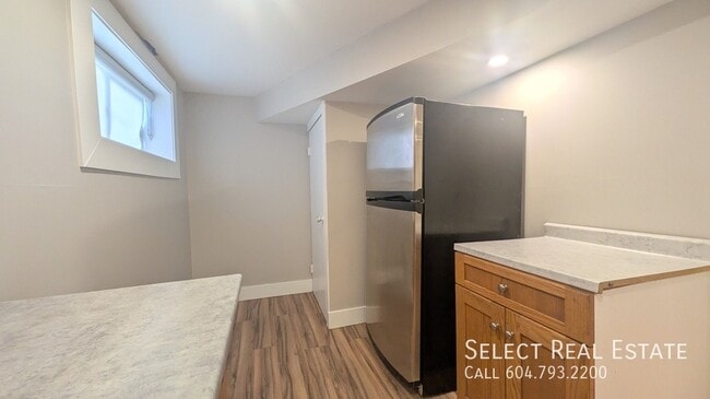 Building Photo - 46050 Camrose Ave