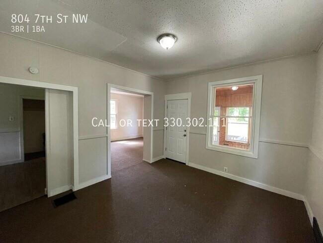 Building Photo - Three bedroom one bathroom home for rent
