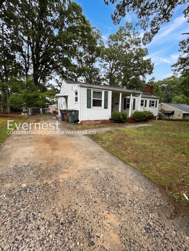 Building Photo - 2714 Stratford Dr
