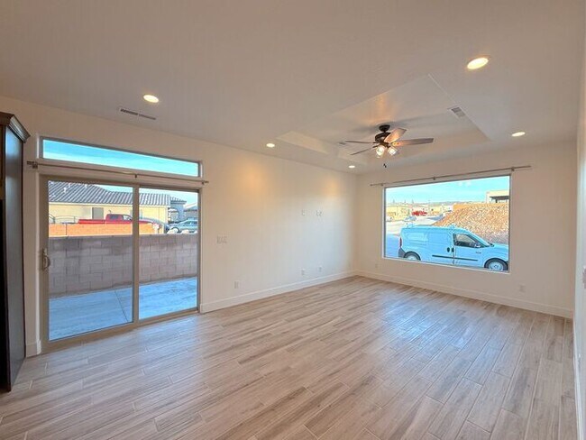 Foto del edificio - New 3 bed, 2 bath home with two car garage