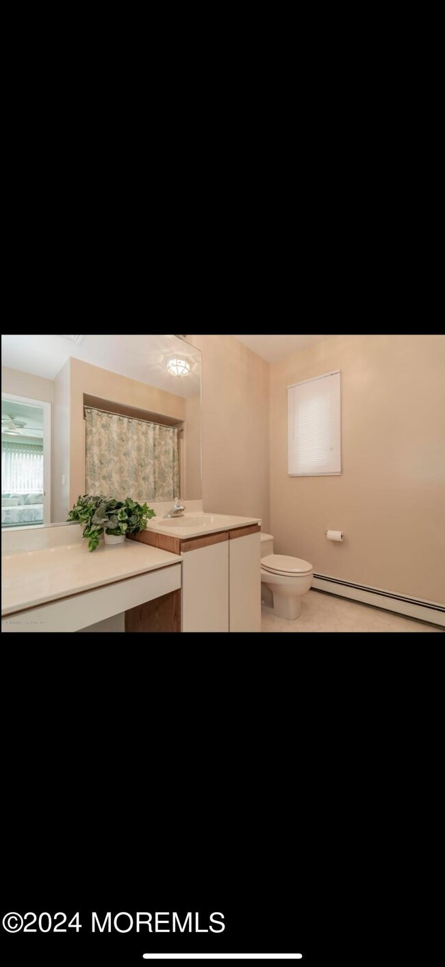 Building Photo - 262 Genes Dr
