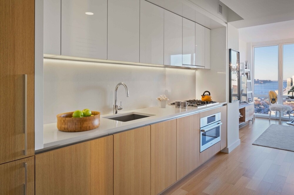 Primary Photo - 605 W 42nd St