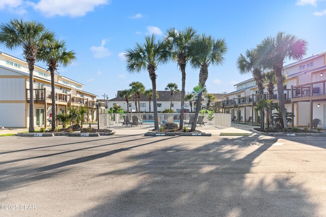 Foto del edificio - 8115 Thomas Dr