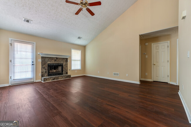 Building Photo - 1510 Twin Manor Dr