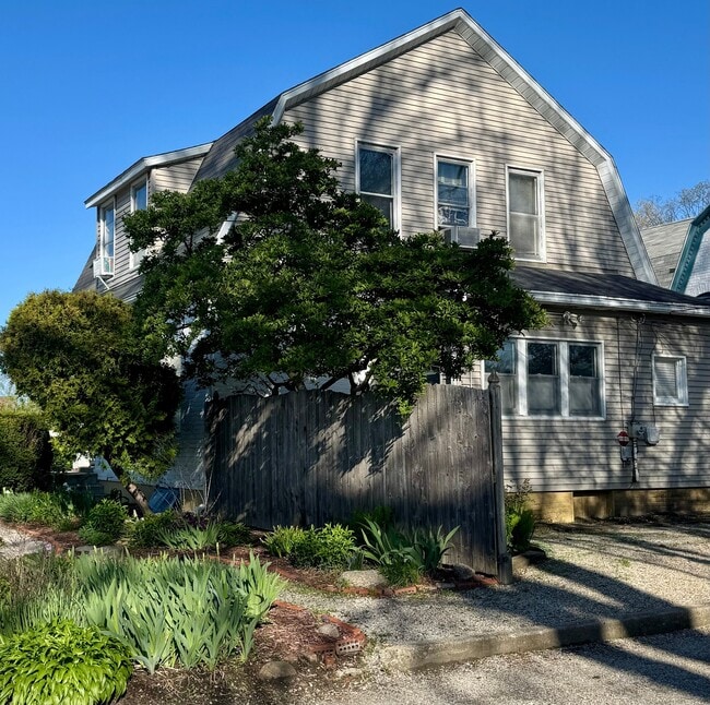 Foto del edificio - 707 Edgewater Ave